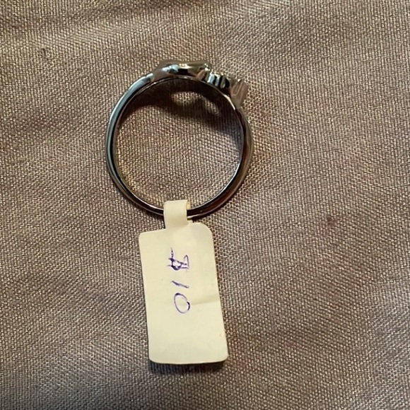 Size 8 heart ring - Picture 2 of 2